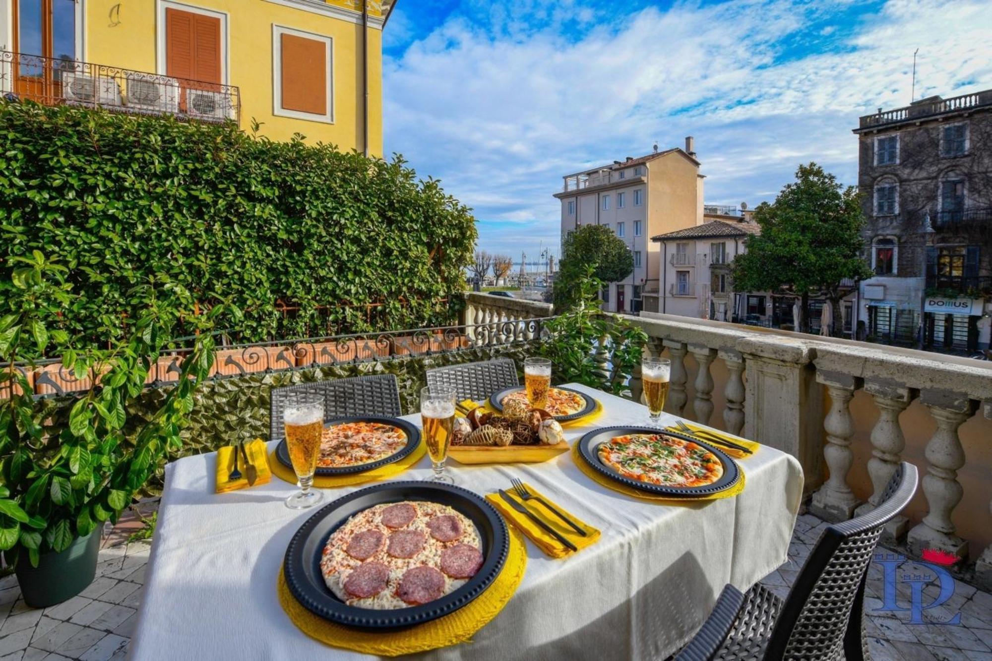 Desenzanoloft Official Partner Marriott Homes & Villas - Let It Be A Dream - Renovation 2025 Lake View Desenzano del Garda Eksteriør billede